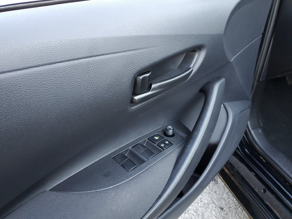 Used 2025 Toyota Corolla LE FWD image 17
