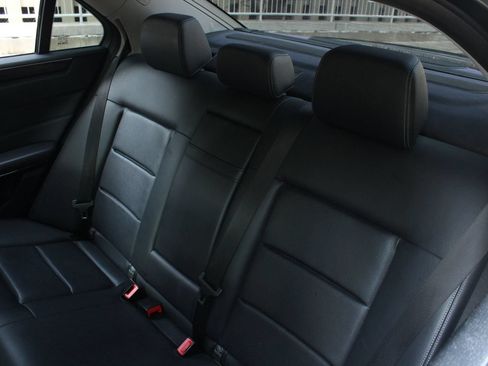 Used 2014 Mercedes-Benz E 350 Sedan image 18