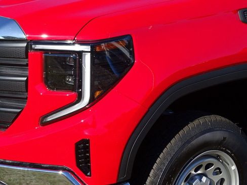 Used 2025 GMC Sierra 1500 Pro w/ Pro Value Package image 24