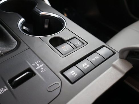 Used 2022 Toyota Highlander XLE image 55