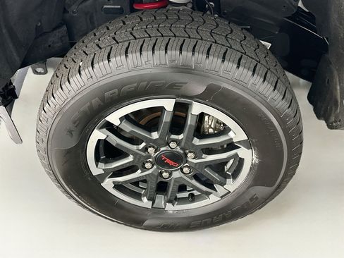 Used 2025 Toyota Tacoma TRD Sport w/ TRD Sport Upgrade Package AWD/4WD image 11