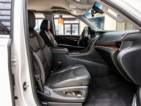 Used 2020 Cadillac Escalade Base image 31