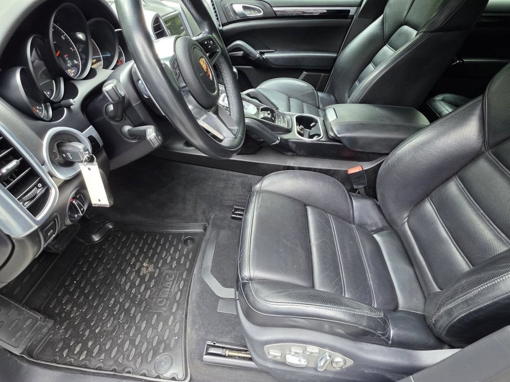 Used 2017 Porsche Cayenne AWD/4WD image 6