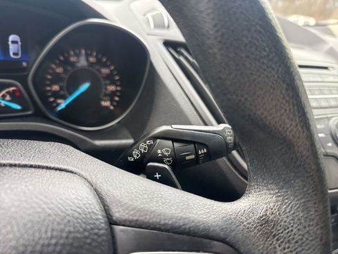 Used 2017 Ford Escape SE image 19