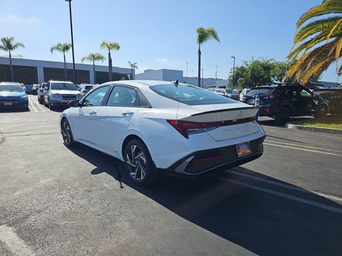 Used 2025 Hyundai Elantra Sport FWD image 5
