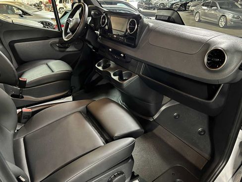 Used 2025 Mercedes-Benz Sprinter 2500 image 11
