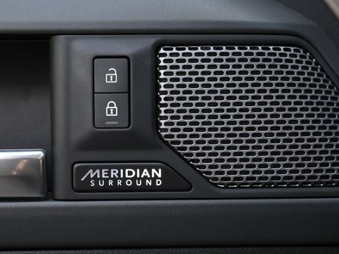 Used 2023 Land Rover Defender 90 X AWD/4WD image 37