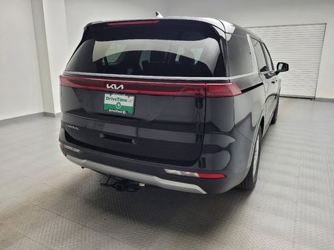 Used 2023 Kia Carnival LX FWD image 7