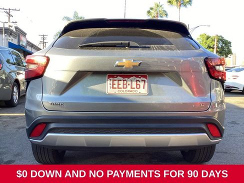 Used 2025 Chevrolet Trax LT w/ LT Convenience Package FWD image 4