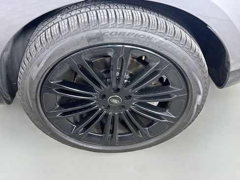 Certified 2025 Land Rover Range Rover Long Wheelbase SE AWD/4WD image 33