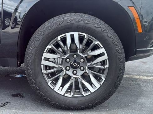 Used 2025 Chevrolet Tahoe Z71 AWD/4WD image 9