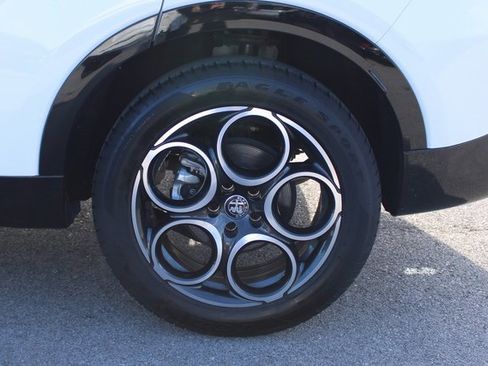 Used 2025 Alfa Romeo Tonale w/ Premium Package image 38