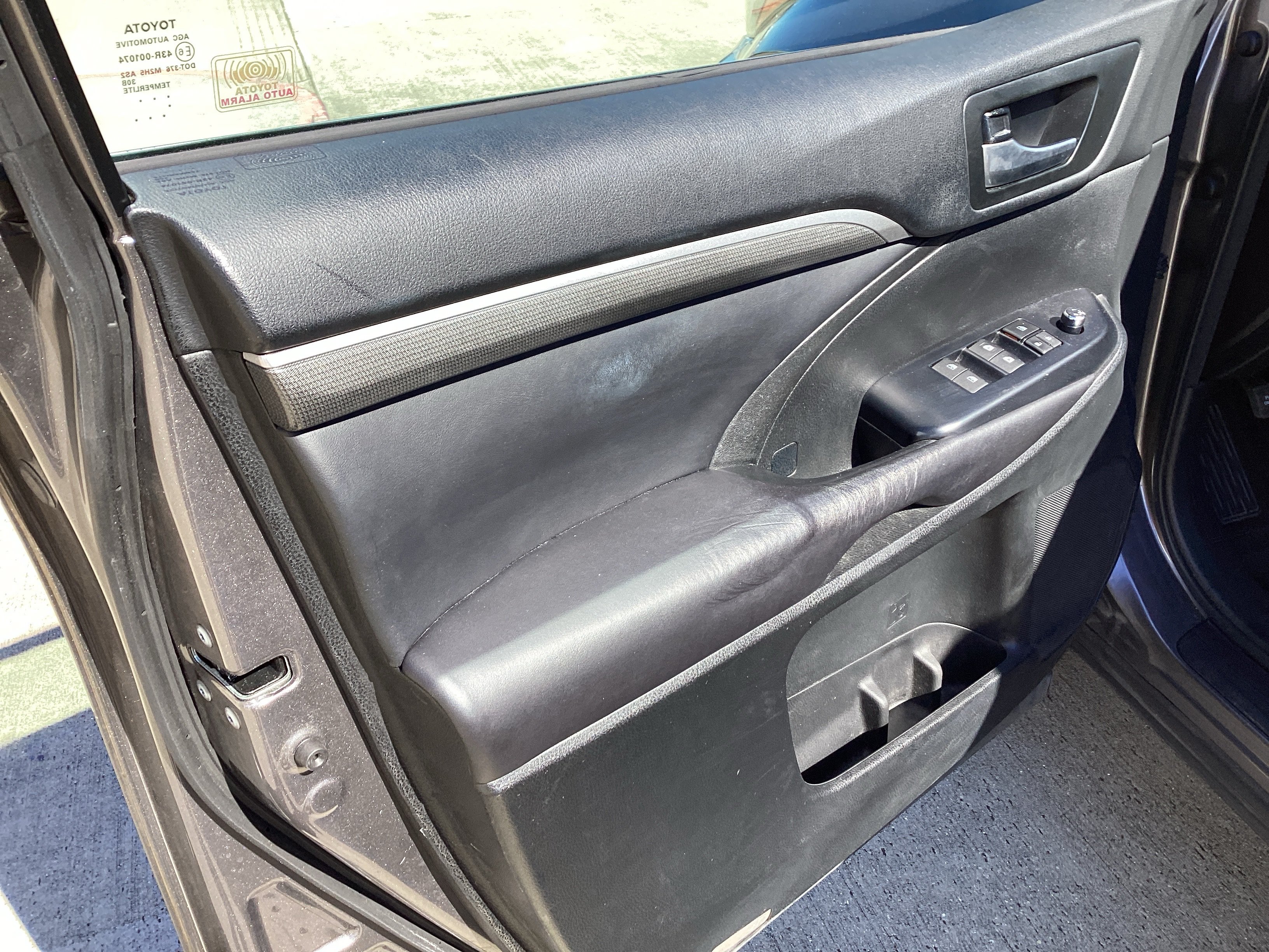 Used 2017 Toyota Highlander SE FWD image 15
