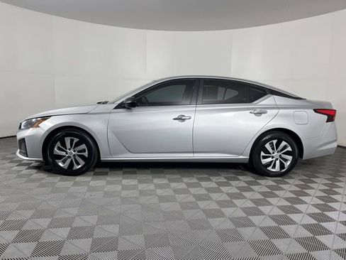 Used 2024 Nissan Altima 2.5 S FWD image 7