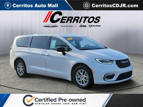 Certified 2025 Chrysler Pacifica Select FWD image 1