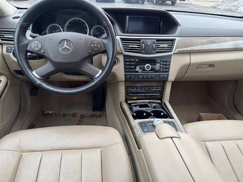 Used 2011 Mercedes-Benz E 550 4MATIC Sedan image 17