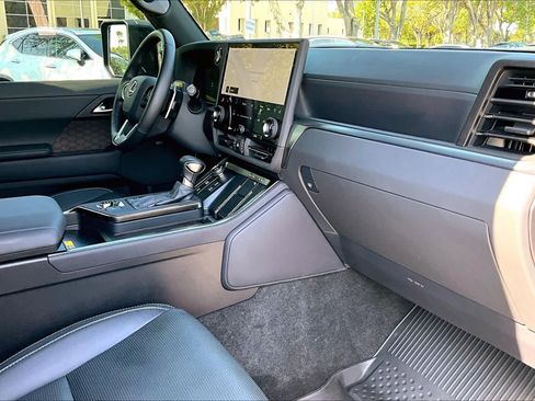 Used 2025 Lexus GX 550 w/ Accessory Package (Z1) image 19