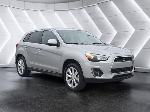 Used 2015 Mitsubishi Outlander Sport ES image 2