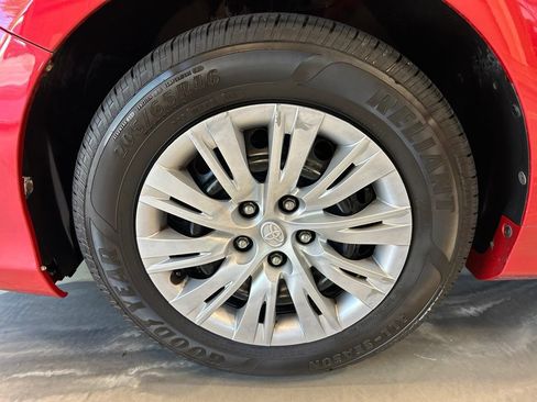Used 2014 Toyota Camry LE FWD image 22