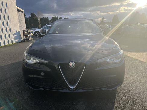 Used 2017 Alfa Romeo Giulia Sprint w/ Cold Weather Package image 3