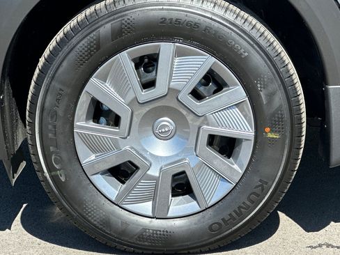 Certified 2025 Nissan Kicks S image 30