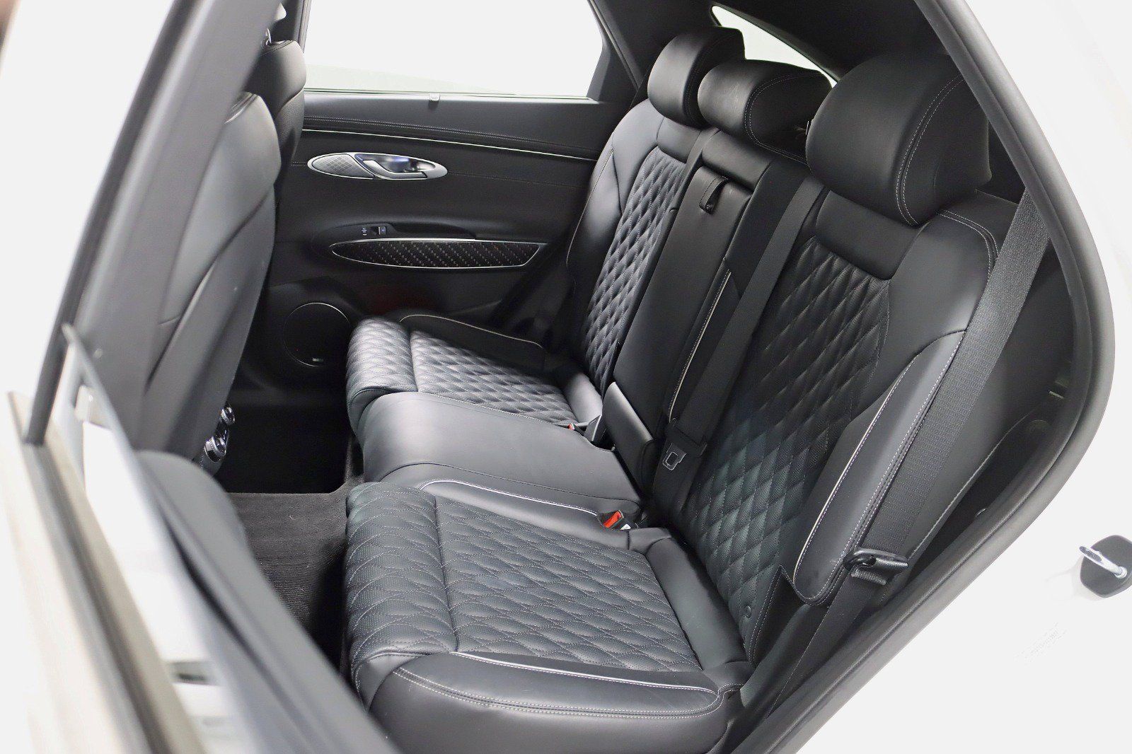 Used 2023 Genesis GV70 3.5T Sport w/ Sport Prestige Package AWD/4WD image 31