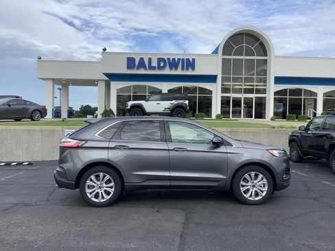 Used 2022 Ford Edge Titanium w/ Equipment Group 301A AWD/4WD image 8