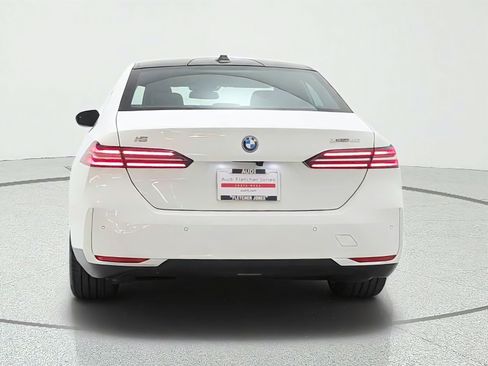 Used 2025 BMW i5 xDrive40 w/ Premium Package AWD/4WD image 6