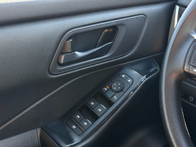 Used 2024 Nissan Rogue S AWD/4WD image 13
