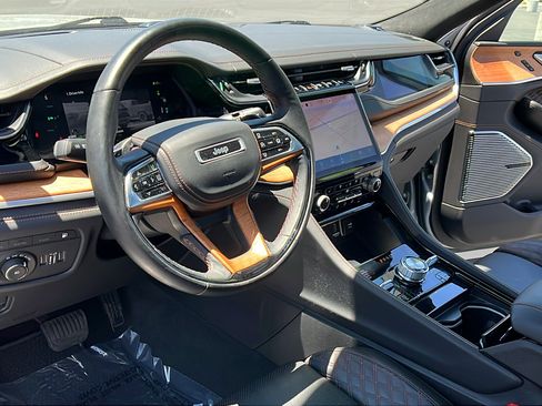 Used 2022 Jeep Grand Cherokee Summit AWD/4WD image 18