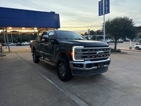 Used 2025 Ford F250 Lariat w/ Chrome Package image 2