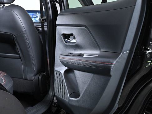 Certified 2025 Nissan Kicks SR image 34