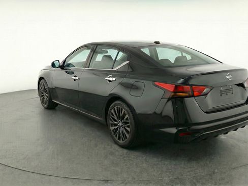Used 2025 Nissan Altima 2.5 SV FWD image 6
