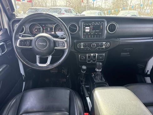 Used 2019 Jeep Wrangler Unlimited Sahara image 16
