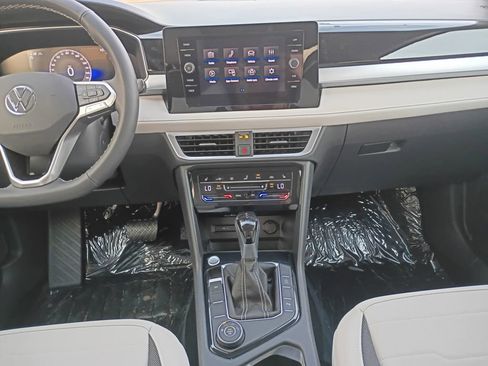 New 2025 Volkswagen Taos SE image 11