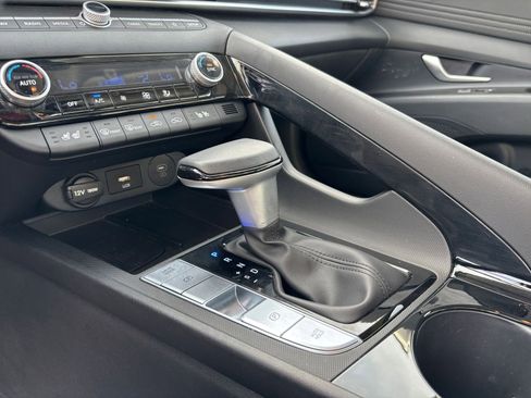 Used 2025 Hyundai Elantra Limited image 42