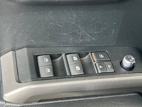 Used 2017 Toyota Tacoma TRD Sport image 12