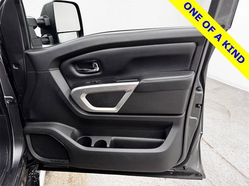 Used 2016 Nissan Titan XD image 15