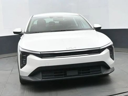 Used 2025 Kia K4 FWD image 3