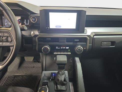 Used 2025 Toyota 4Runner SR5 AWD/4WD image 17