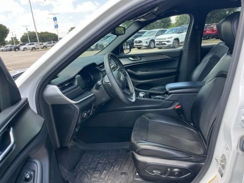 Used 2023 Jeep Grand Cherokee L Laredo RWD image 14