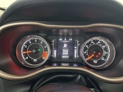 Used 2015 Jeep Cherokee Latitude w/ Cold Weather Group AWD/4WD image 40