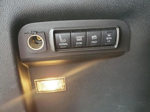 Used 2017 Ford Explorer Limited image 20