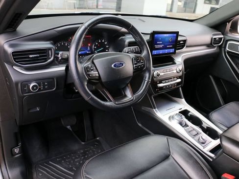 Used 2020 Ford Explorer XLT w/ Equipment Group 202A AWD/4WD image 16