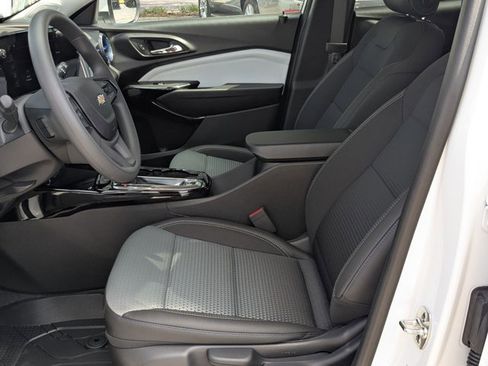 New 2026 Chevrolet Trax LT w/ Sunroof Package FWD image 4