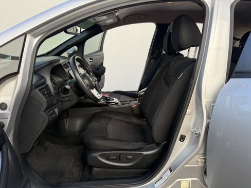 Used 2020 Nissan Leaf SV w/ SV Technology Package FWD image 11