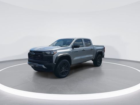 Used 2024 Chevrolet Colorado Trail Boss w/ Advanced Trailering Package AWD/4WD image 4