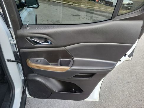 Used 2022 GMC Acadia SLE image 35