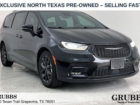 Used 2021 Chrysler Pacifica Touring w/ S Appearance Package FWD image 1