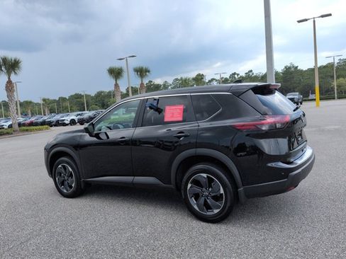 Certified 2026 Nissan Rogue SV FWD image 6